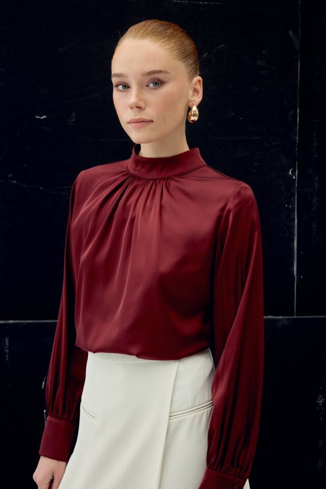 Yaka Detaylı Saten Bluz - Bordo