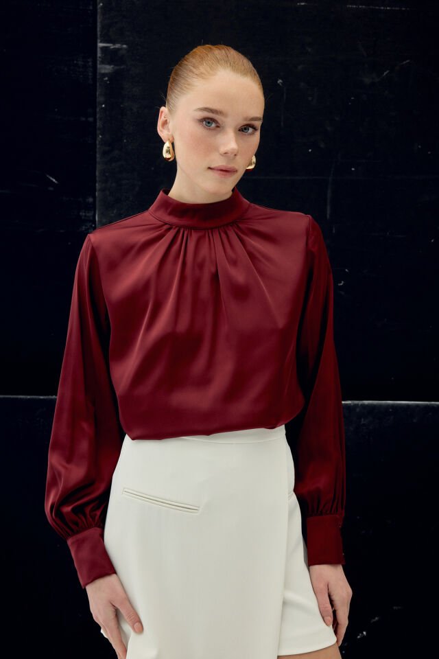 Yaka Detaylı Saten Bluz - Bordo